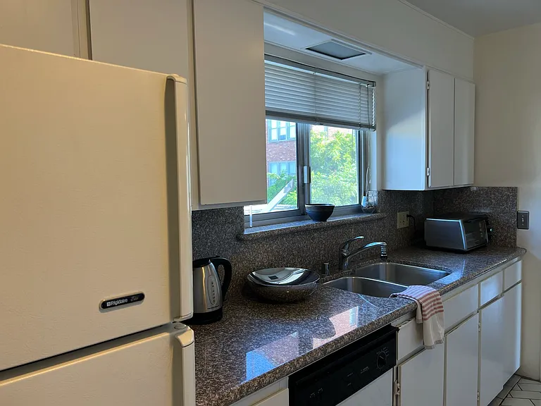 250 Montecito Ave #401 — Photo 13