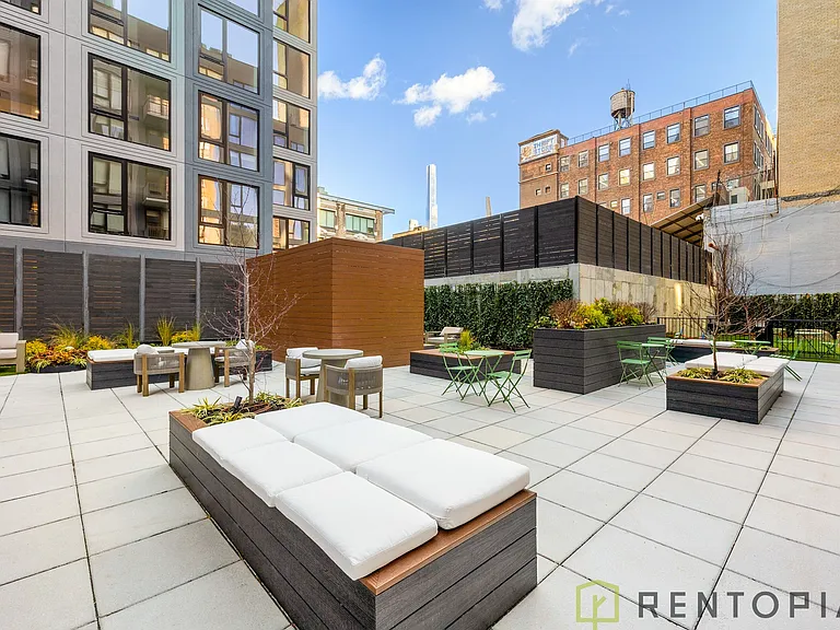 555 W 45th St #3F — Photo 23