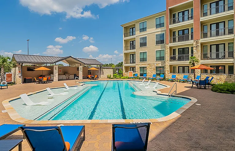 The Residences at Pearland Town Center Apartments — Photo 23