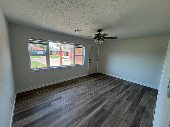 4th image of 137 W Rose Dr