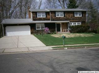 25 Whittier Dr, Morganville, NJ 07751