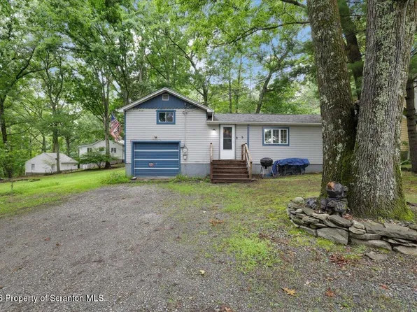 5 1st Rd, Hawley, PA 18428