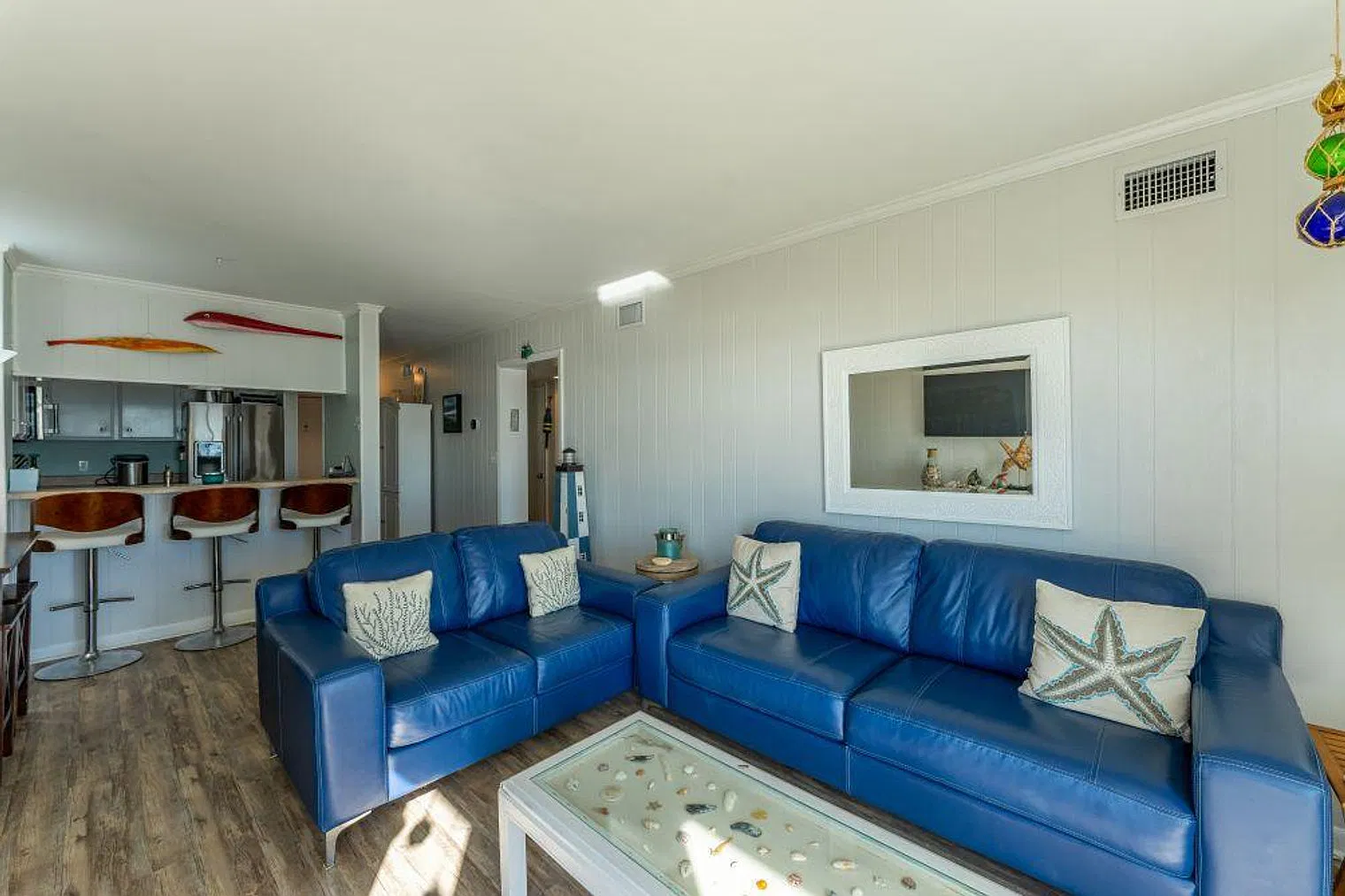 2 bed, 2.0 bath, 882 sqft, $3,435 — Photo 2