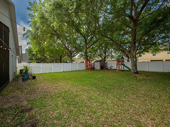 5th image of 9038 Oak Moss Dr