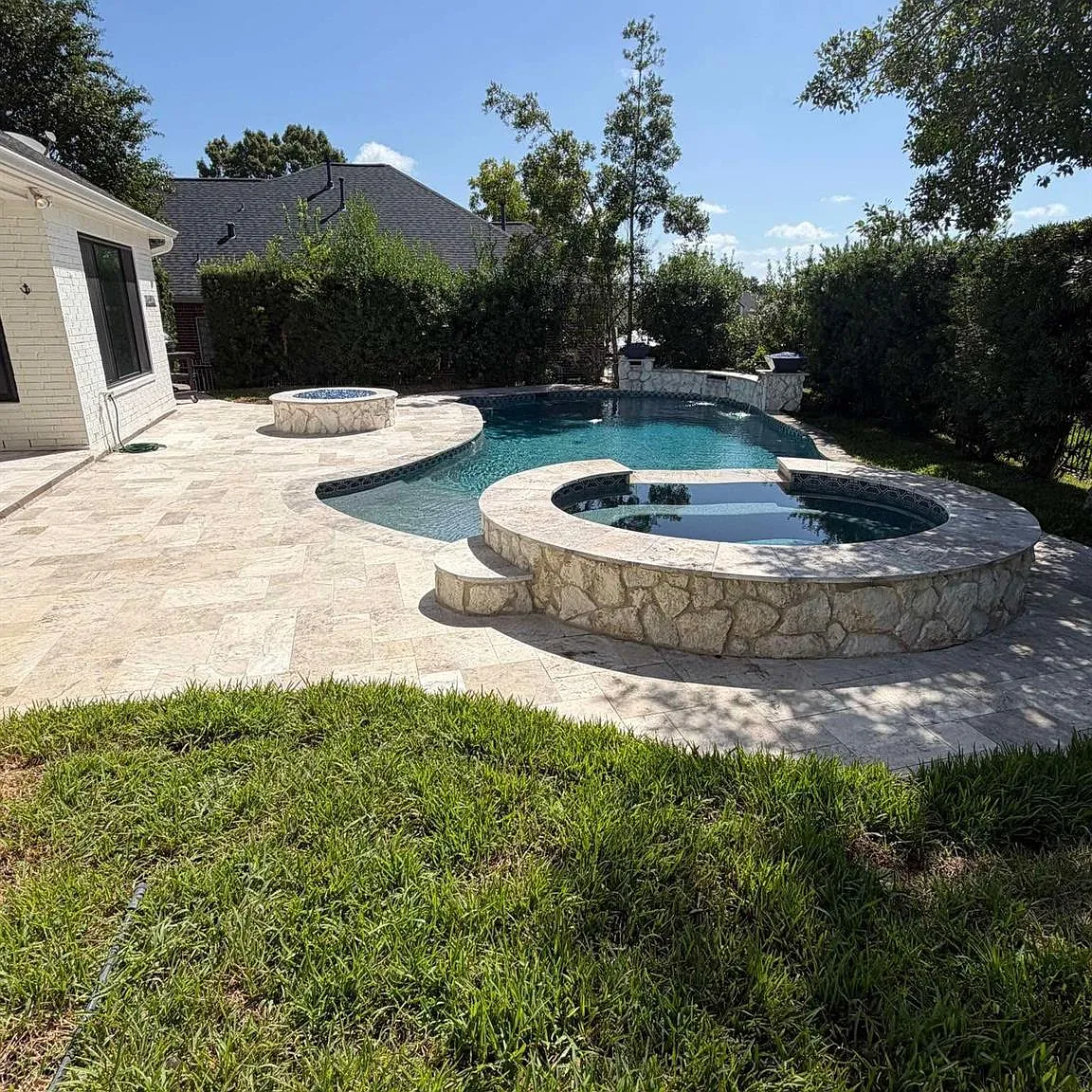 3 bed, 3.0 bath, 2694 sqft, $4,000 — Photo 2