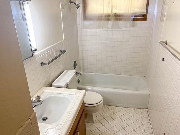 2nd image of 1420 E St #5