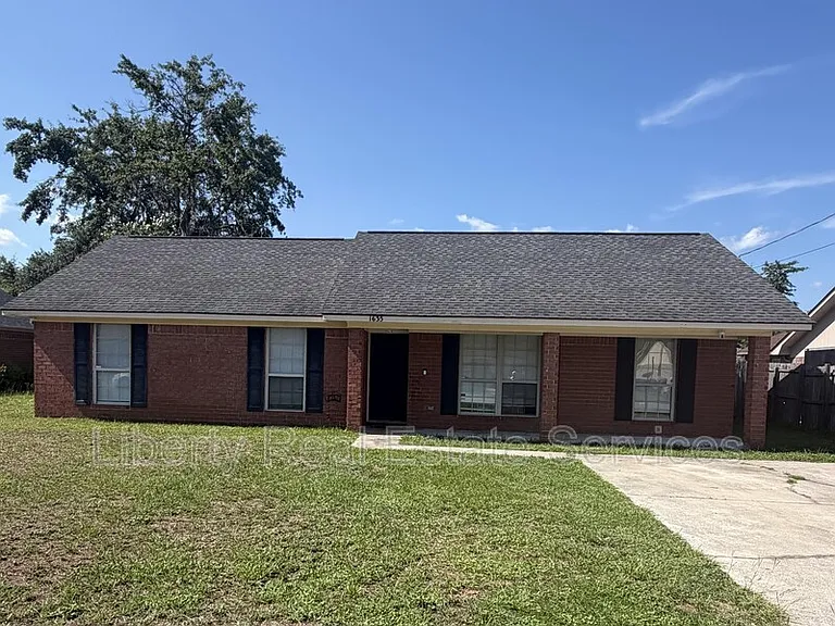 1635 Latham Ct — Photo 1
