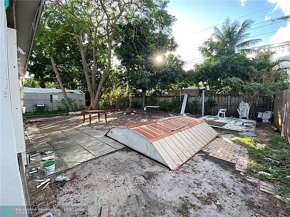 5th image of 5289 NE 3rd Ave