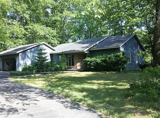 28383 Wexford Dr, Lawton, MI 49065
