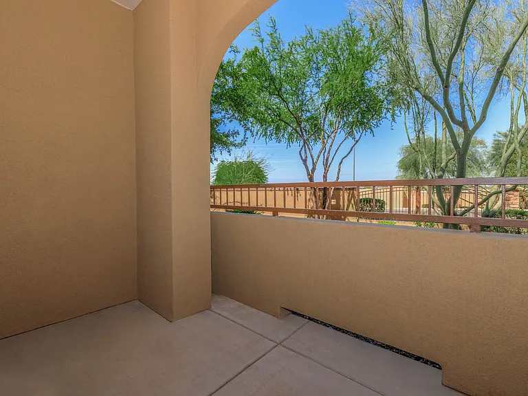 1a1 Renovated 965 SQFT 1 Bed 1 Bath