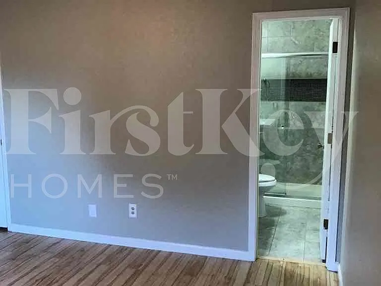 2700 NW 4th St — Photo 14