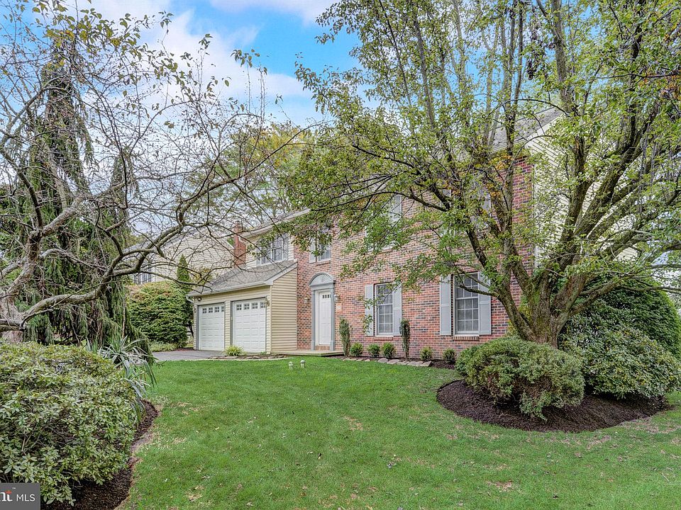 1st image of 25 Greenbriar Ln