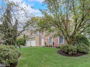 25 Greenbriar Ln, Newtown, PA 18940