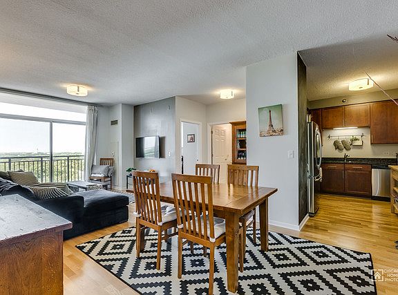 2nd image of 1134 W Granville Ave #1111