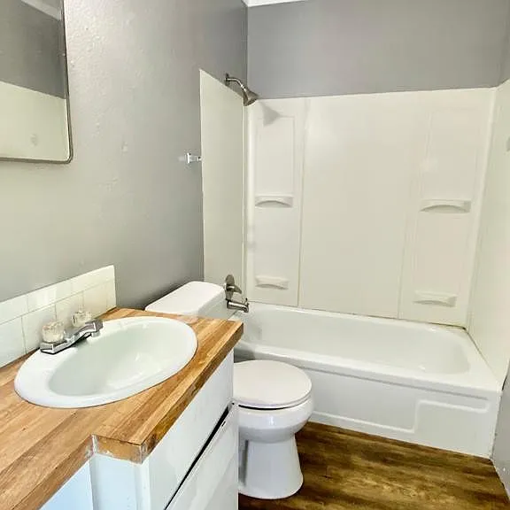 909 W 21st St #2 — Photo 2