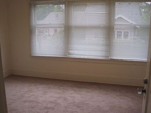 3rd image of 4559 5th Ave NE #3-C
