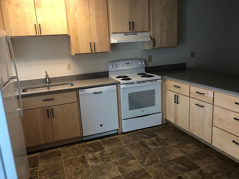 500 NE Maiden Ln #5 — Photo 4