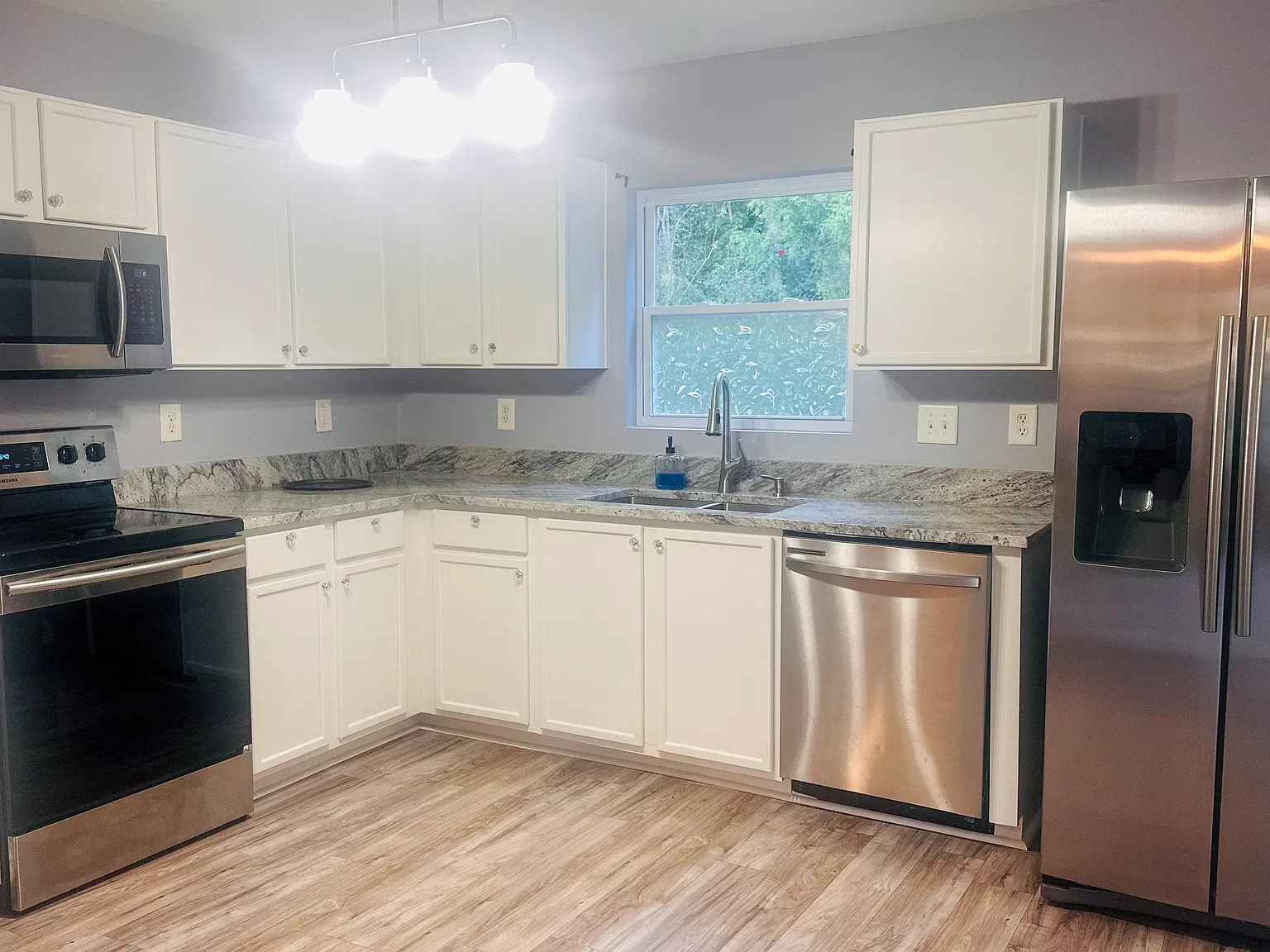 4 bed, 2036 sqft, $2,395 — Photo 2