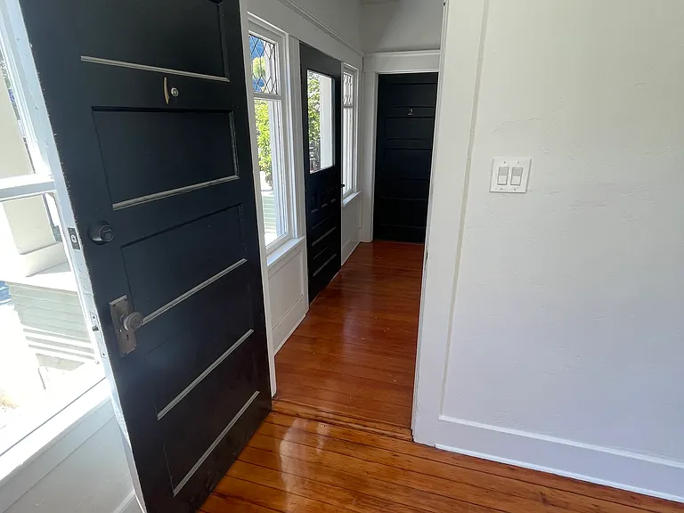 1066 Robinson Ave #1 — Photo 14