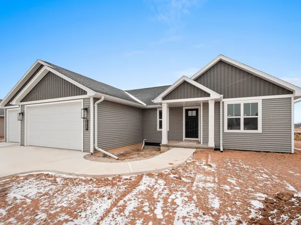 2051 Bear Paw Trl, Kaukauna, WI 54130