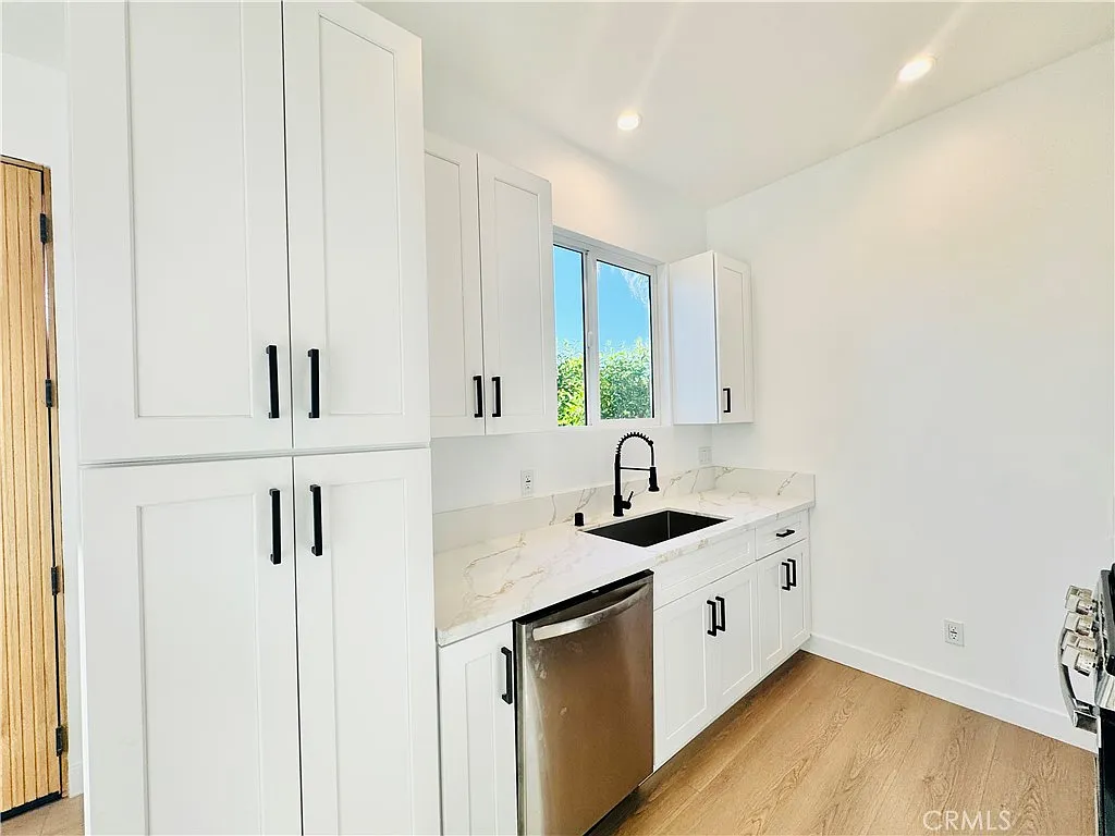 Building Photo - 6858 Aura Ave