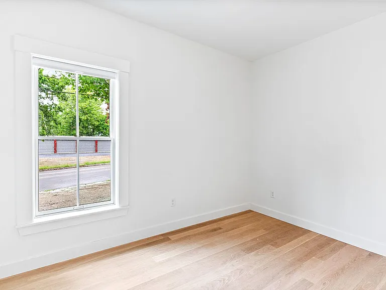 55 Weston Ave — Photo 22