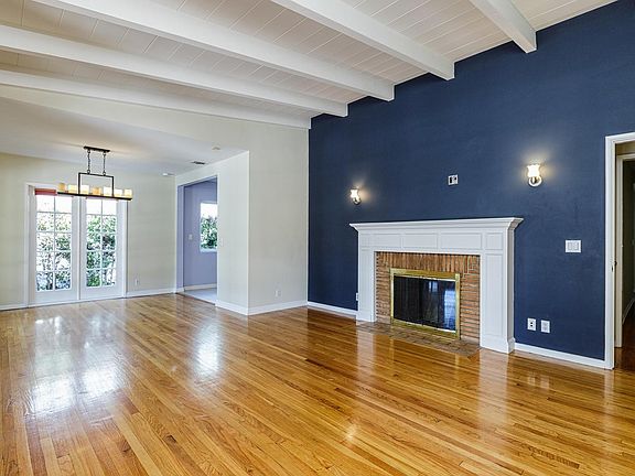2nd image of 12832 Kling St