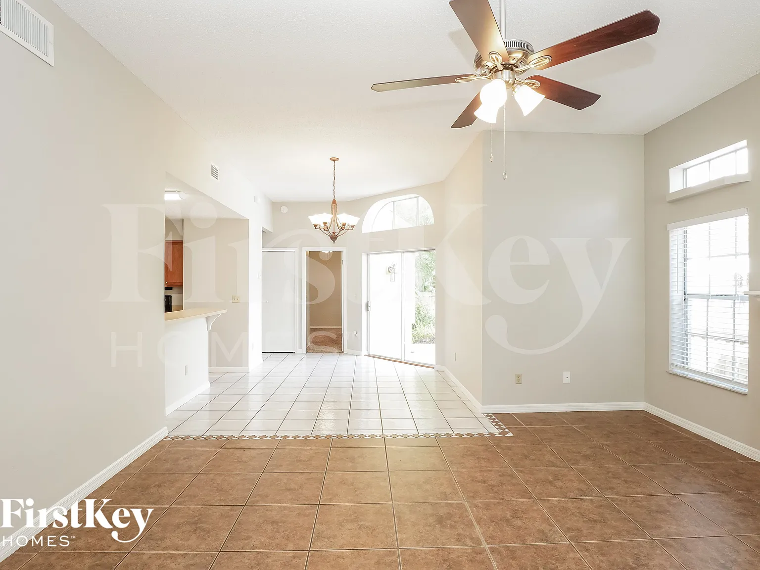 3 bed, 2.0 bath, 1323 sqft, $2,305 — Photo 3