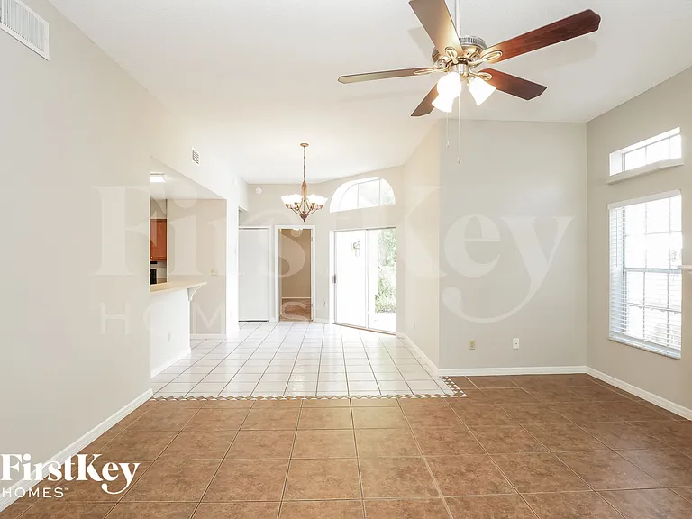 1008 Vannessa Dr — Photo 3