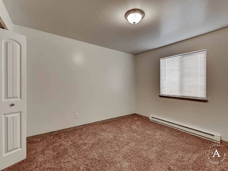 2074 Gold Ave — Photo 13