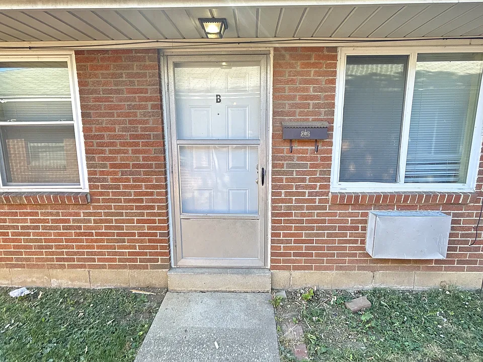 623 Troy St #D