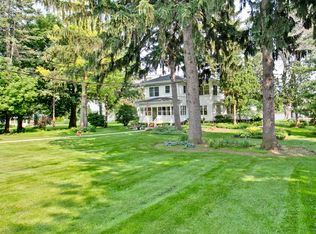 4422 N Riverdale Dr, McHenry, IL 60051