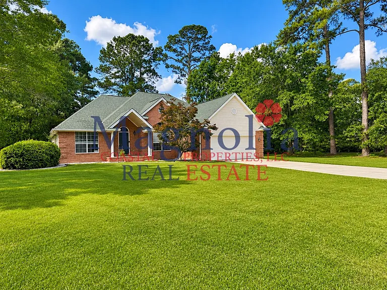 723 Oxford Dr — Photo 3