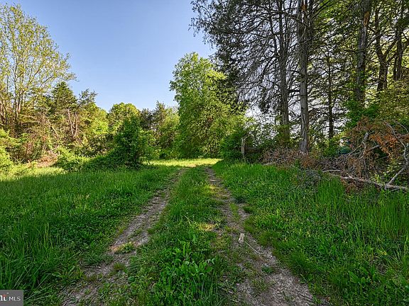 2nd image of Woodlawn Farm Dr