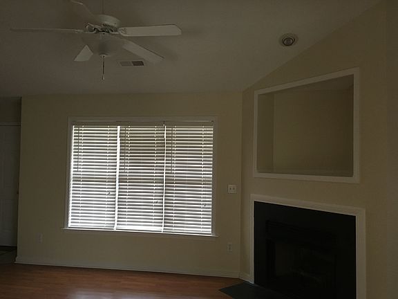 Entertainment room windows