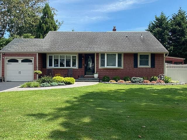 1st image of 51 Lincoln Dr