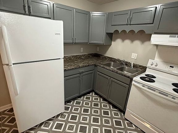 2nd image of 209 Lakeshore Dr #5