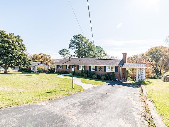 2nd image of 105 Vista Ln