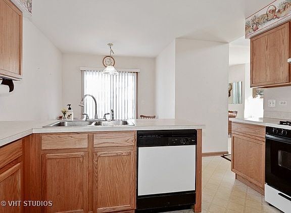 5th image of 140 E Park Ave Unit D