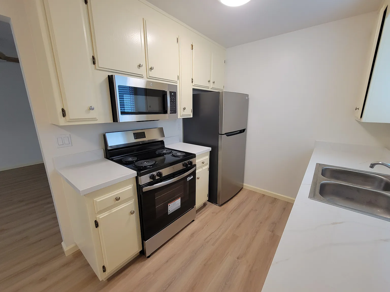 2 bed, 830 sqft, $2,750 — Photo 4