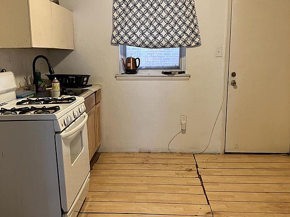 4th image of 2837 W Cumberland St