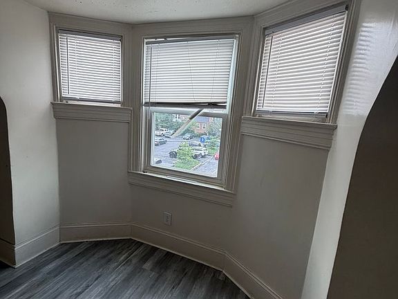 3rd image of 113 E Philadelphia St #5