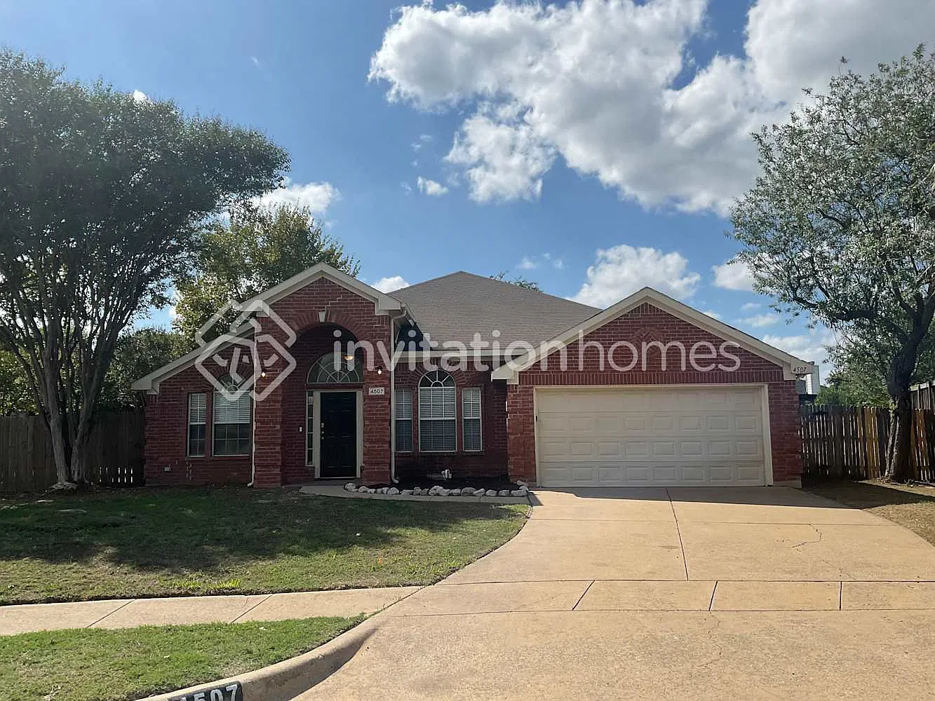 4507 Champion Hill Dr Grand Prairie, TX 75052 — Photo 1