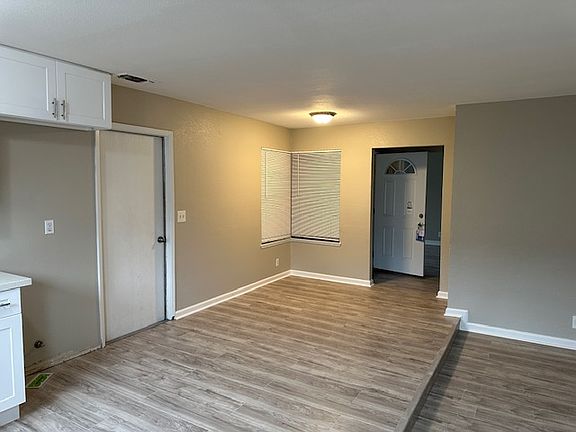 5th image of 3452 S Airport Way