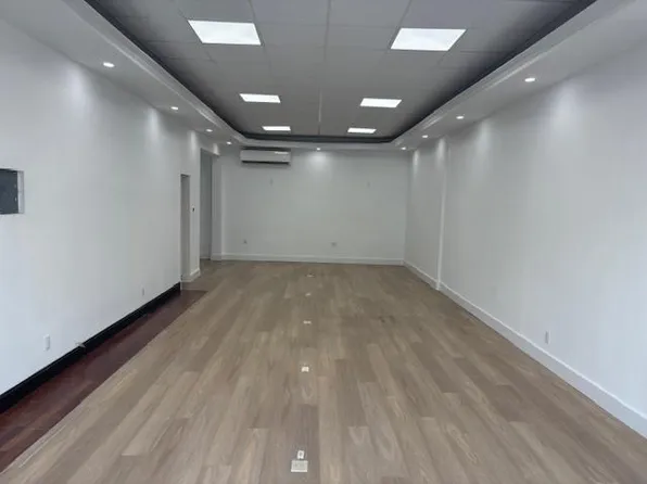 629 Washington Street image 3 of 8