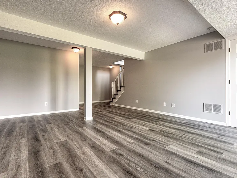 11246 N Madison Ave — Photo 26