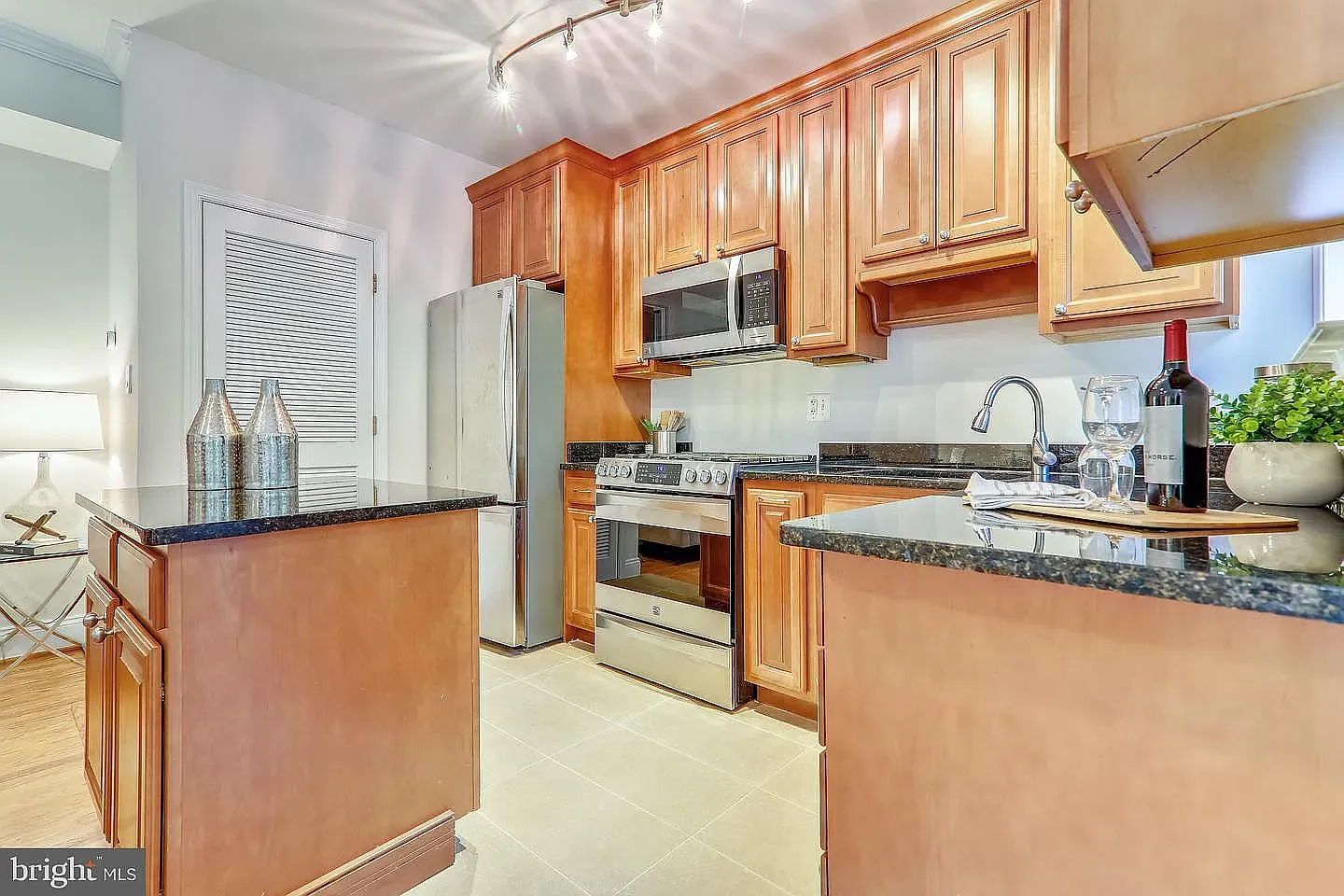 1438 Columbia Rd NW — Photo 3