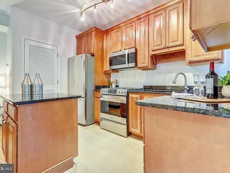 1438 Columbia Rd NW — Photo 3