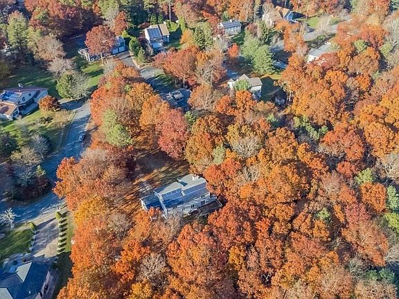 4th image of 20 Hanover Ct