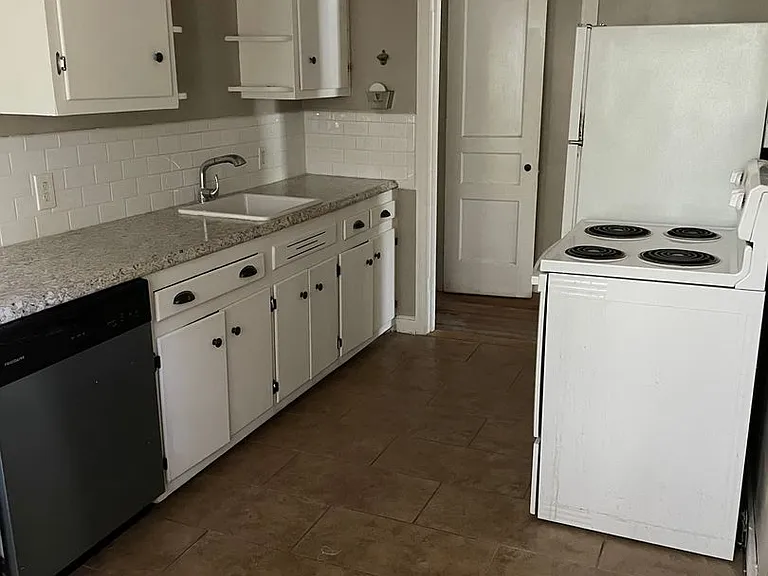 2020 Courtland Pl — Photo 2